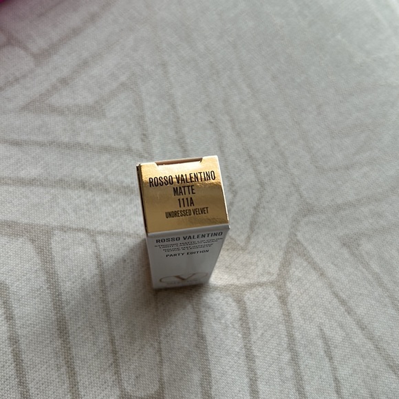ROSSO VALENTINO EXCLUSIVE PARTY EDITION LIPSTICK undressed velvet matte 111A - Picture 12 of 16